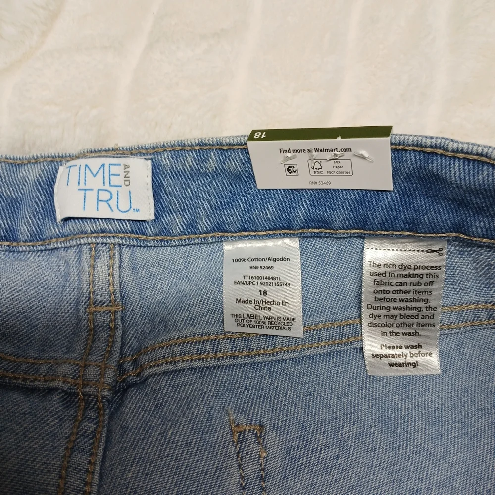 Time and Tru Denim Shorts Women Size 18 Light Wash Frayed Hem NWT - Picture 6 of 7